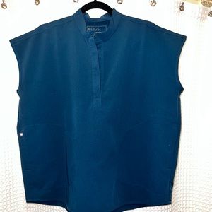 Carribean blue fig scrubs SET size medium lightly worn!!